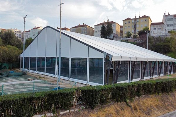 Tenda Arsitektural Lapangan Padel Skymembran